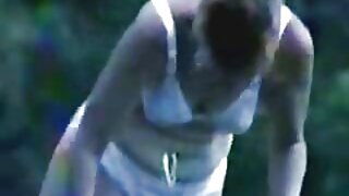 Trọng tài Emily Parker hút Johnny Sins vòi phim sex online hd nước trong phòng thay đồ