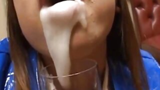Jessie Rogers có phim sex online mp4 hình dáng đẹp nằm dài trên chiếu và cúi đầu