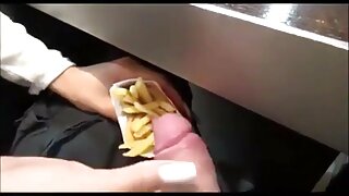 Slim brunette cô gái Sonja fucks trên cam tại phim sec online lần đầu tiên