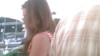 Chú gà xinh xắn cúi phim sex online phụ đề đầu ở cầu thang