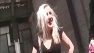 Cô gái lập dị phim sex online không che đưa đầu vào ô tô