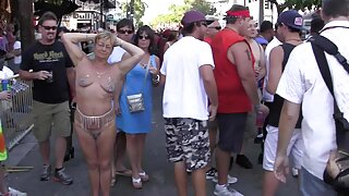 Tóc vàng nga luv hút hai dicks phim sxe online trong cảnh