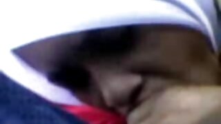 Nghịch ngợm brunette wap sex trực tuyến cho titsjob và blowjob